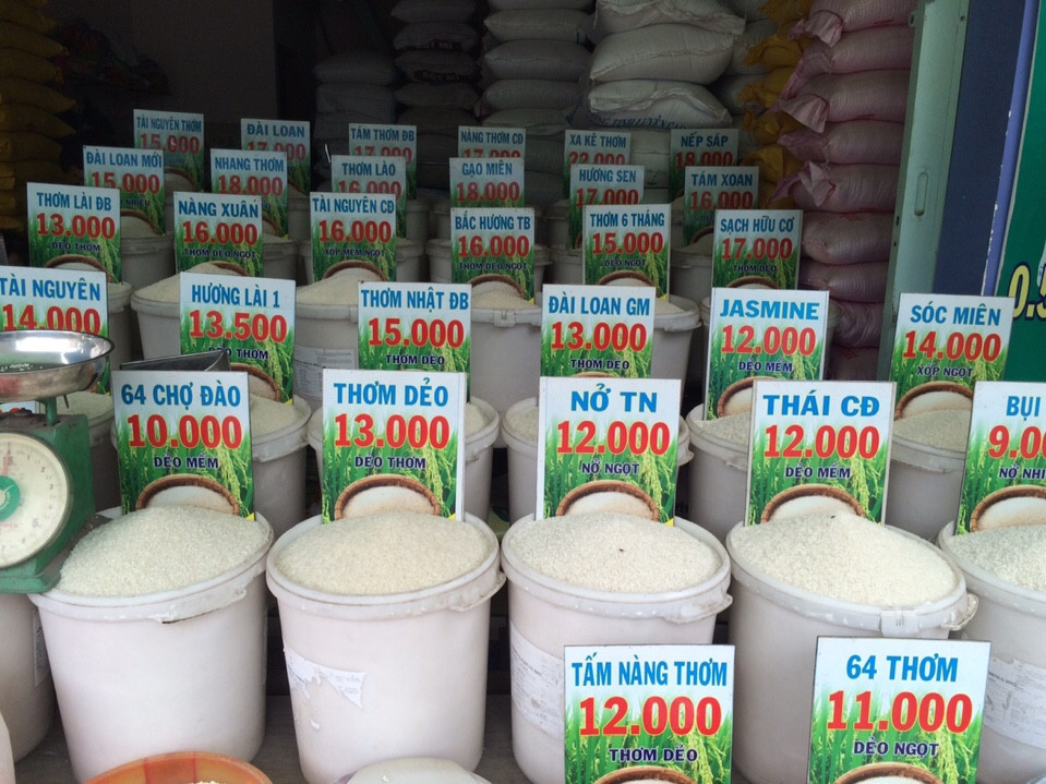 Phân khúc gạo phổ thông: 12.000 – 16.000 đồng/kg