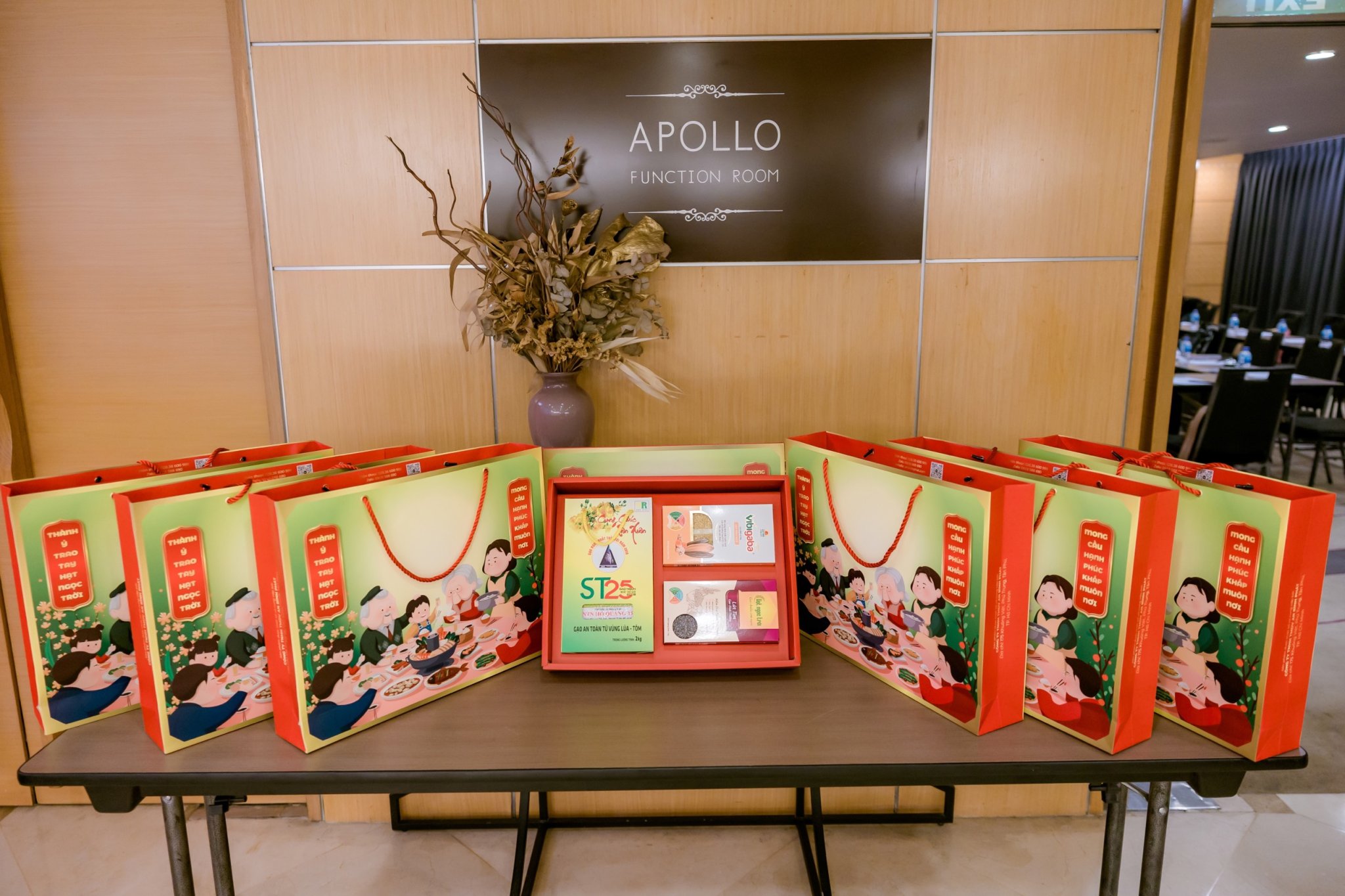 Một loại gạo ngon sẽ càng được đánh giá cao hơn nếu được đóng gói chỉn chu, đẹp mắt và phù hợp với mục đích biếu tặng.