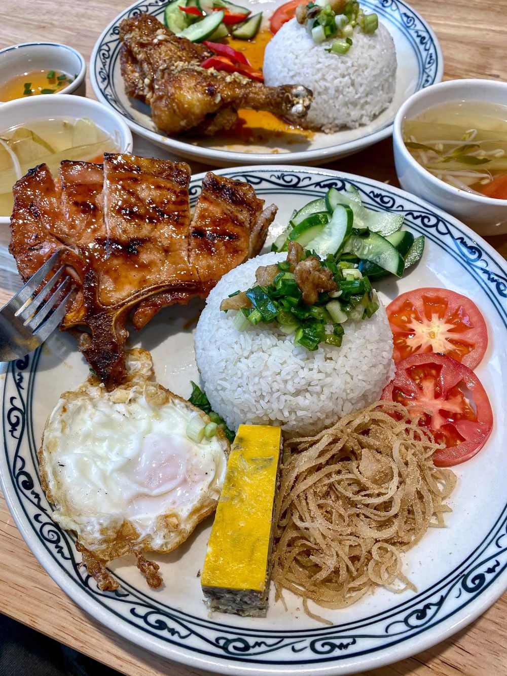 Cơm tấm là một trong những món ăn đặc trưng và mang tính biểu tượng của Thành phố Hồ Chí Minh