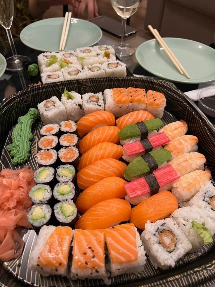 Hiên nay, nhu cầu mua gạo làm cơm sushi của các quán ăn, nhà hàng ngày càng cao do sự phổ biến của món ăn.