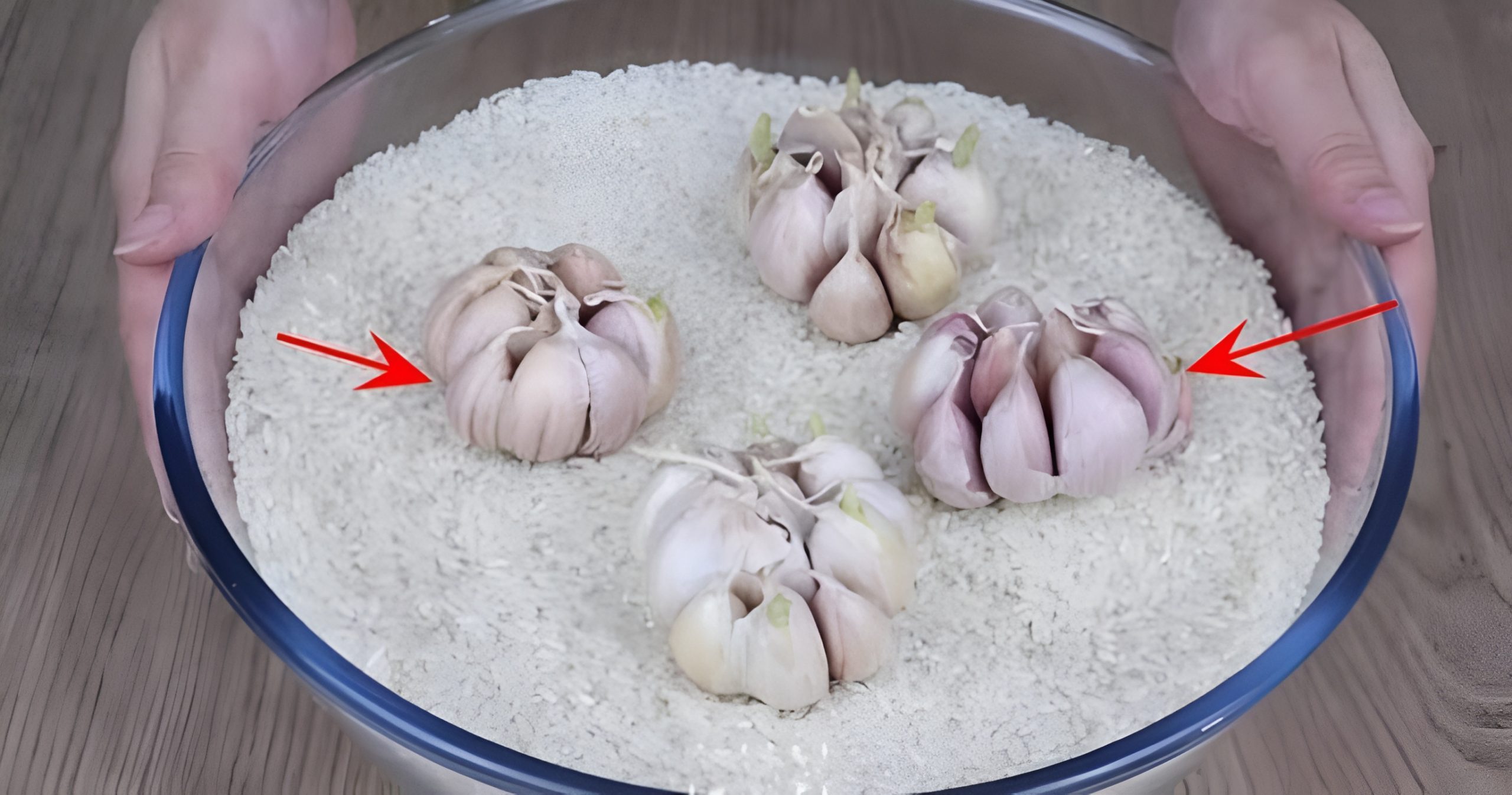 Mùi hăng nồng đặc trưng của tỏi đóng vai trò như một chất xua đuổi côn trùng