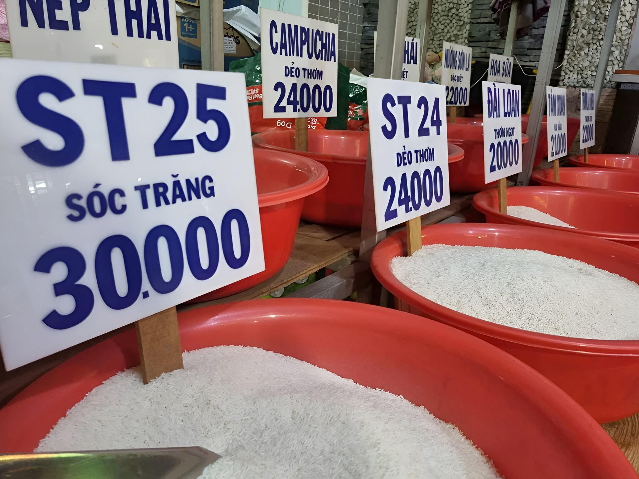 Không chỉ được nhiều gia đình lựa chọn bởi hạt cơm thơm, mềm và vị ngon dễ ăn, gạo ST25 còn được quan tâm ở góc độ dinh dưỡng.