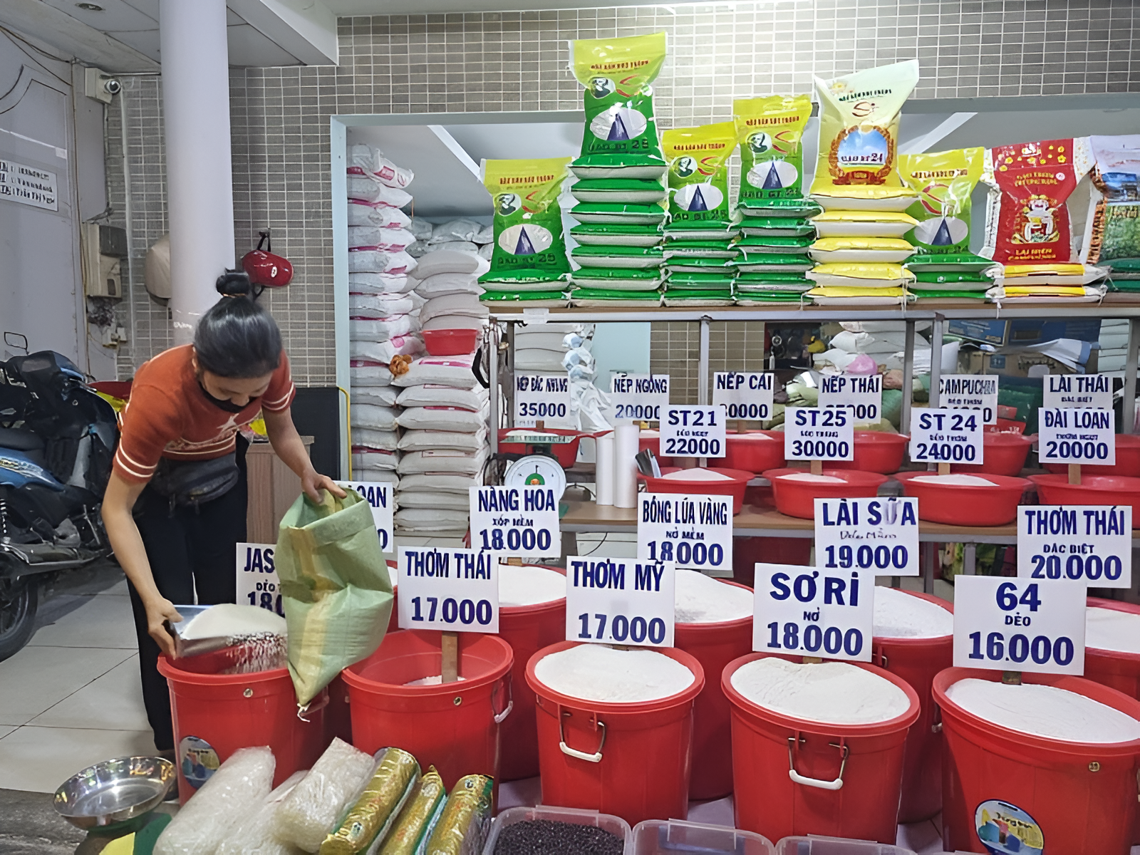 Có thể kiểm tra thử hạt gạo nếu người bán cho phép